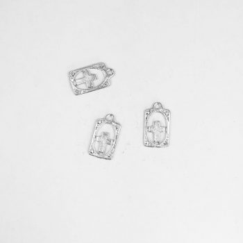 Dije cruz rectangular calada x10