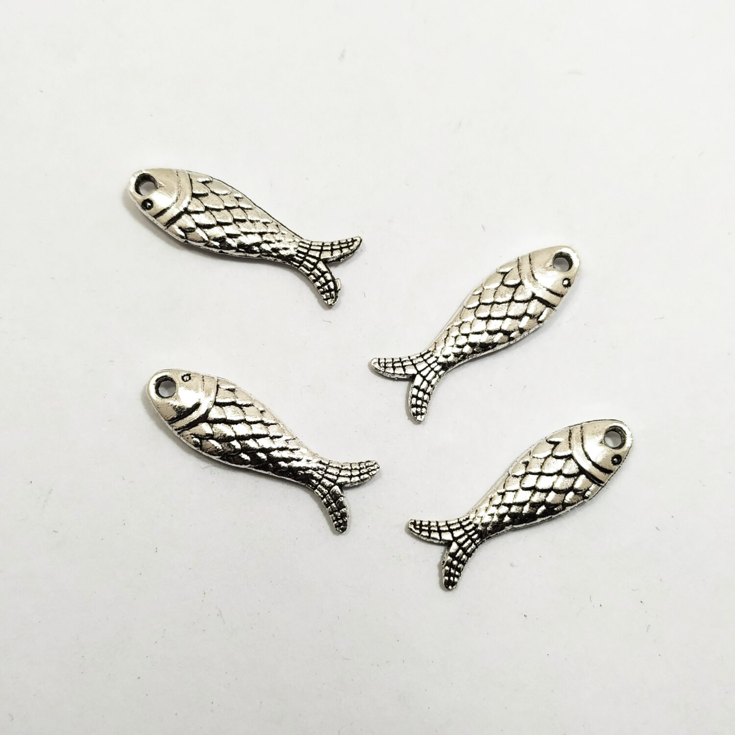 Dije metal pescado niquel x10