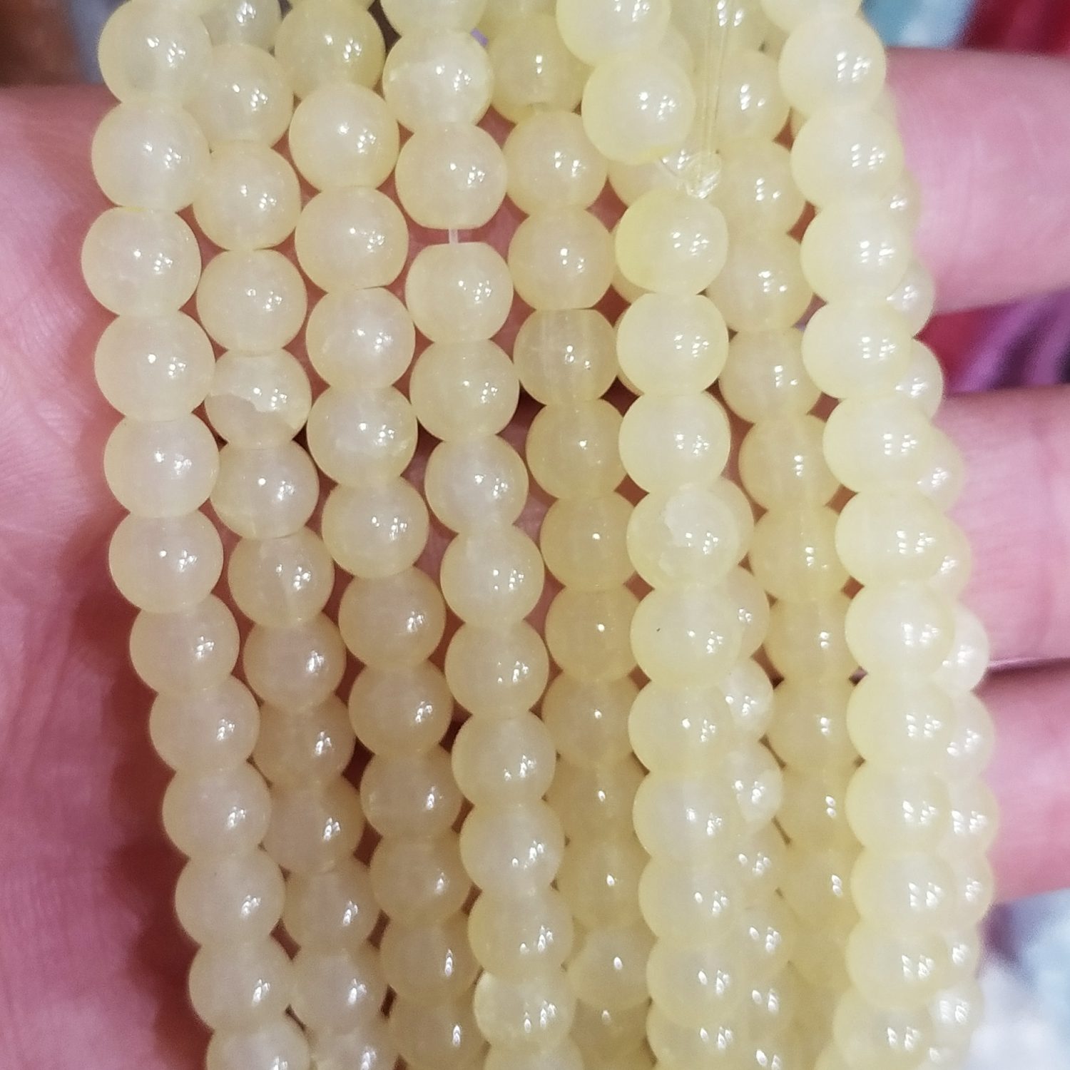 Tira bolitas de vidrio 6 mm beige opalino